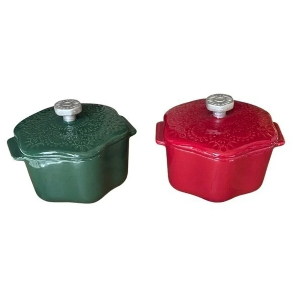 Pioneer Woman Stoneware 2 Cup‎ Snowflake Cocotte Set with Lid, Green & Red